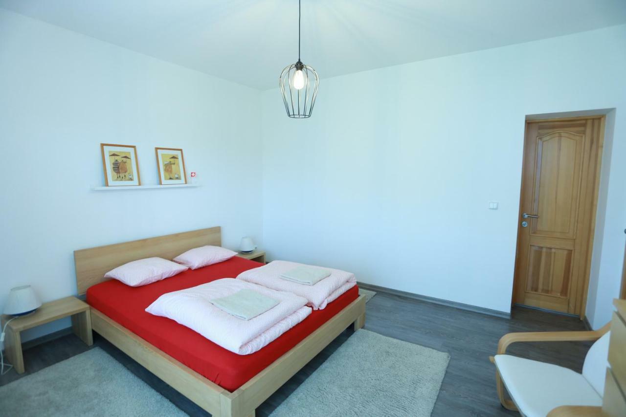 Sentis Hotel Uzhhorod Exterior photo