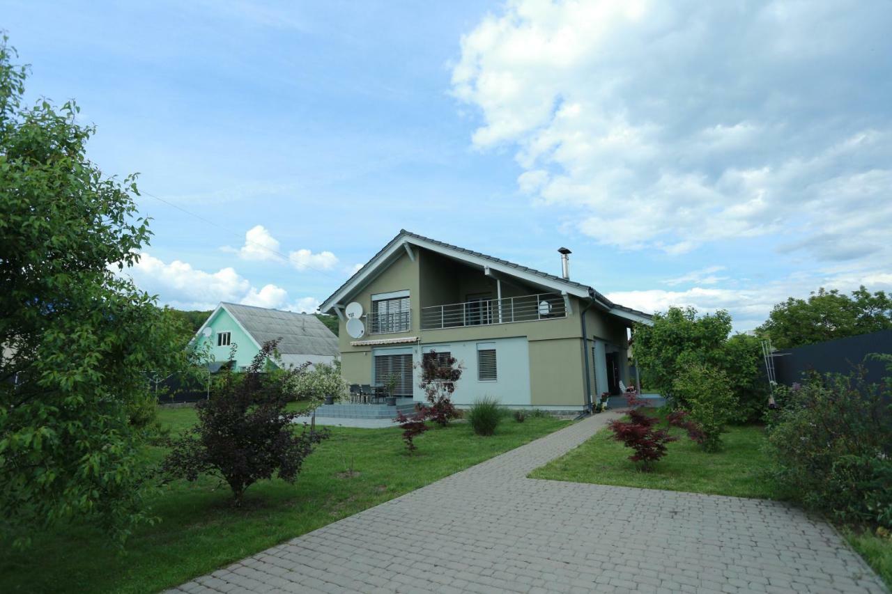 Sentis Hotel Uzhhorod Exterior photo