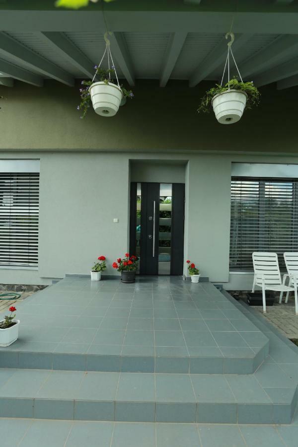 Sentis Hotel Uzhhorod Exterior photo